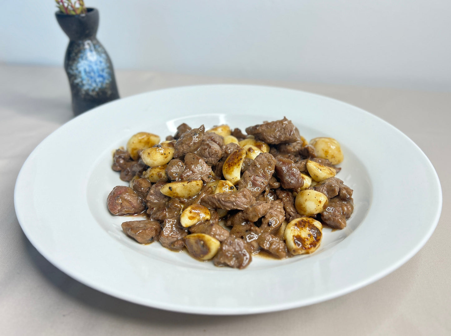 Stir Fried Beef Cubes with Garlic